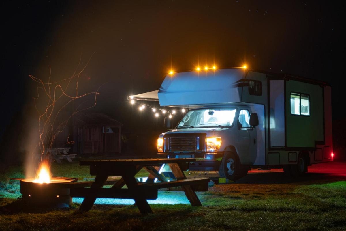 Three FAQs About RV Holiday Decorating